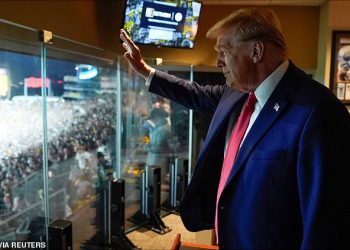 Donald Trump sleti u Pittsburgh na utakmicu Jets-Steelers dok ga pozdravlja bivša NFL zvijezda Antonio Brown