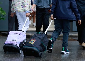 Drama pred školom u Novom Zagrebu: Roditelji ostavili djecu kod kuće i dolaze na prosvjed