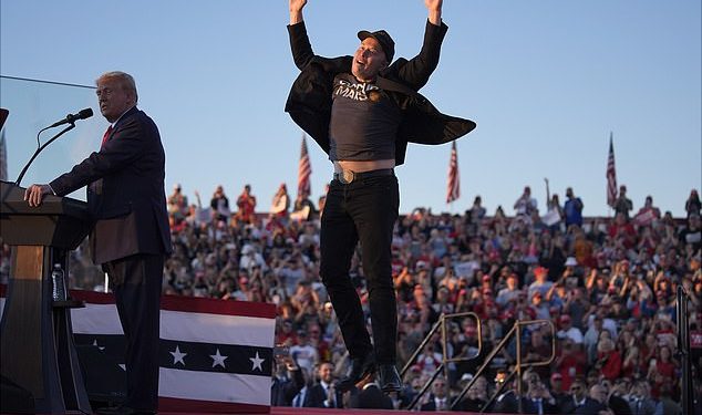Elon Musk gleda Cowboys vs Steelers – dan nakon što se pridružio Donaldu Trumpu na skupu o povratku na mjesto pokušaja atentata