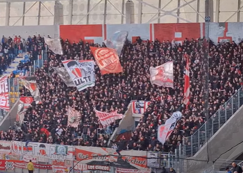 Erfurt, navijači oslikavaju stadion svojih povijesnih rivala tijekom derbija