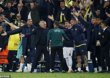 Fenerbahce 1-1 Man United: Jose Mourinho zauzima središnje mjesto s crvenim kartonom – dok ekipa Erika ten Haga ostaje bez pobjede u Europskoj ligi nakon što je En-Nesyri poništio prvi meč Christiana Eriksena