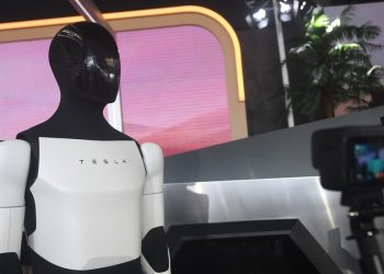 Filmski redatelj traži od Muska da vrati svoje dizajne — RT Entertainment