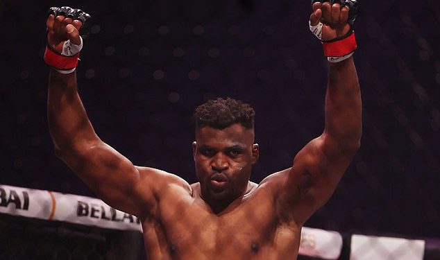 Francis Ngannou NOKAUTIRAO je Renana Ferreiru na PFL-ovoj Bitci divova dok je ‘Predator’ pobjedom u prvoj rundi postao prvak u teškoj kategoriji nakon dvije godine izbivanja iz MMA-a