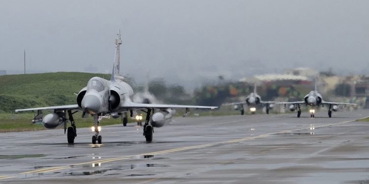 Francuska otkrila kada stižu avioni Mirage 2000 u Ukrajinu