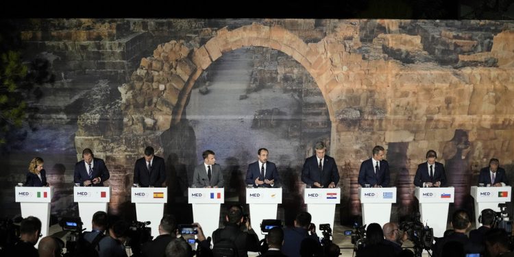 Francuski Macron uputio upozorenje Izraelu — RT World News