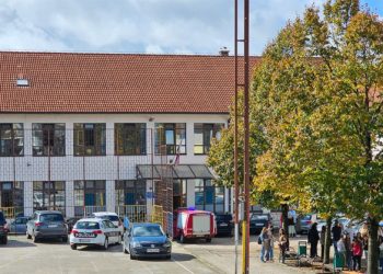 GRUDE Zbog suzavca u školi, hitno evakuirani učenici i nastavnici