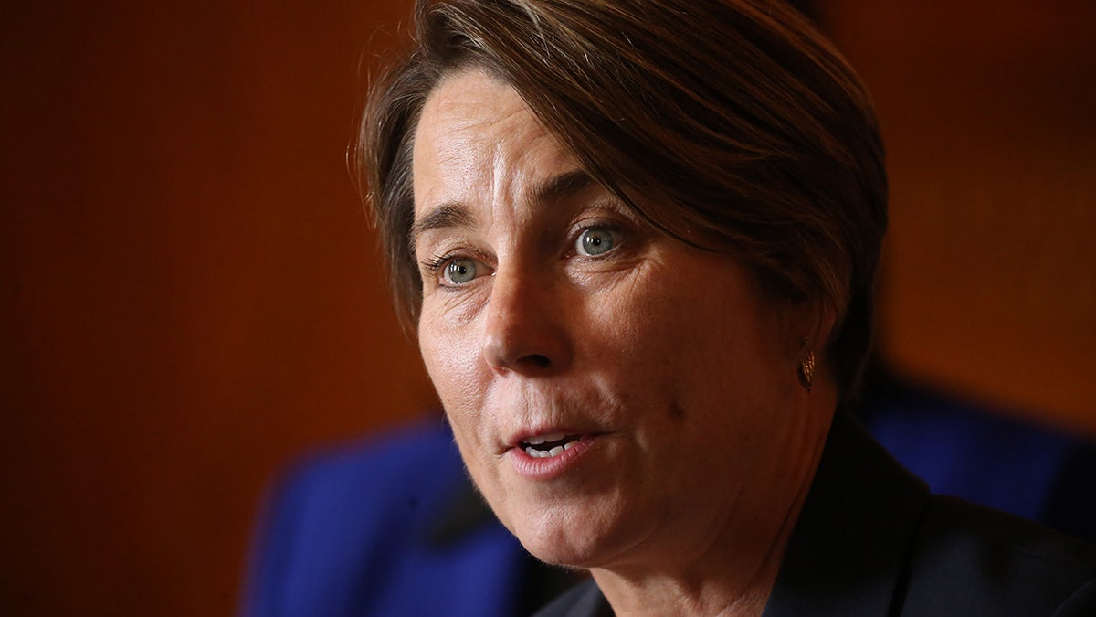 Healey tijekom sastanka vodstva u Bostonu