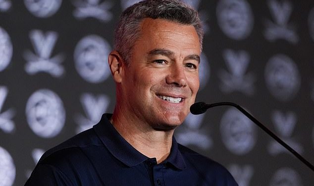 Glavni trener Virginije Tony Bennett najavljuje svoje šokantno umirovljenje nekoliko dana prije početka sezone