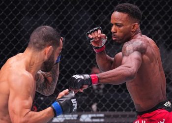 Ilia Topuria vs Max Holloway – UFC 308 LIVE: Score card, round-by-round updates as Lerone Murphy extends unbeaten run while Conor McGregor lays $500,000 bet ahead of featherweight title fight
