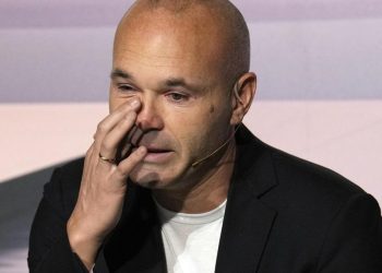 Iniesta, u suzama se oprostio od nogometa: “Igrao bih do 90. godine”