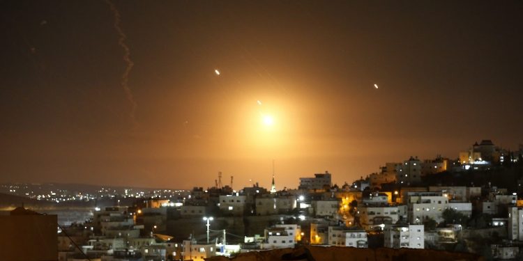 Iran upozorava Izrael da ne prelazi ‘crvene linije’ nakon baražne rakete