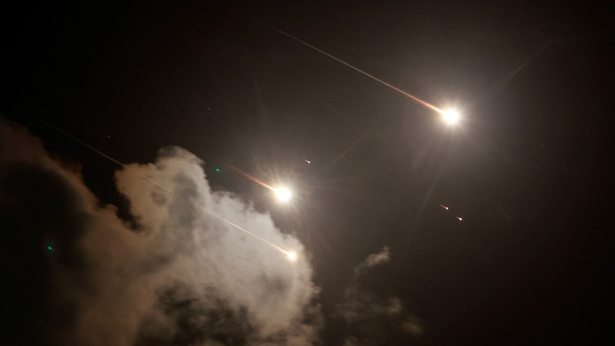 Rakete lete nebom, usred prekograničnih neprijateljstava između Hezbollaha i Izraela