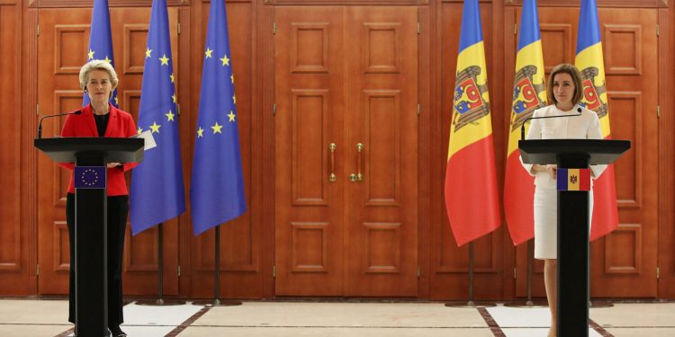 Istok ili zapad: Uskoro se u maloj državi održava povijesni referendum o pristupu EU