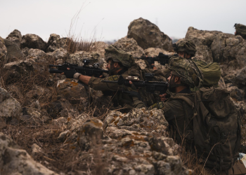 Izraelska vojska kaže da se regularne pješačke, oklopne jedinice pridružuju ograničenoj kopnenoj operaciji u južnom Libanonu