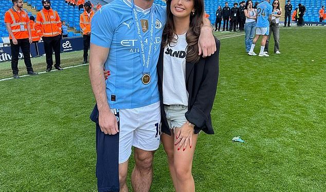 Jack Grealish je tata! Zvijezda Manchester Cityja dočekala je svoje prvo dijete s djevojkom Sashom Attwood i otkrila njezino slatko ime