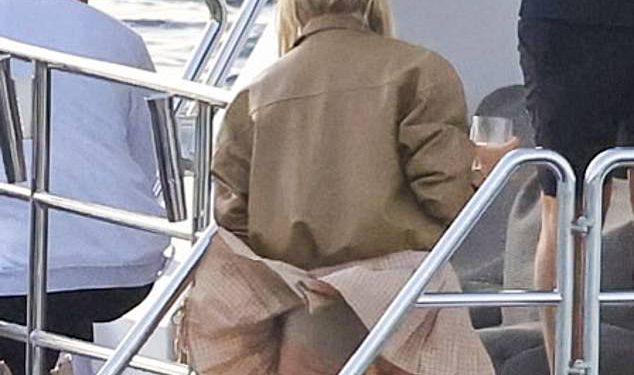 Jackie ‘O’ Henderson pati od kvara na garderobi dok pokazuje svoje donje rublje dok se zabavlja sa svojim novim najboljim prijateljem Pipom Edwardsom na raskošnoj jahti