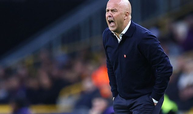 Jamie Carragher savjetuje nove šefove Enza Marescu i Arnea Slota da se bore za velike nagrade dok se Chelsea sprema za veliko putovanje u Liverpool – i tvrdi da Man City više neće imati samo Arsenal da se brani u utrci za naslov