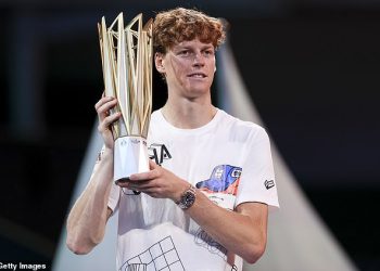 Jannik Sinner pobjeđuje Novaka Đokovića u finalu Mastersa u Šangaju dok se svjetski broj 1 i dalje suočava s prijetnjom suspenzije nakon što je bio pozitivan na zabranjenu supstancu clostebol