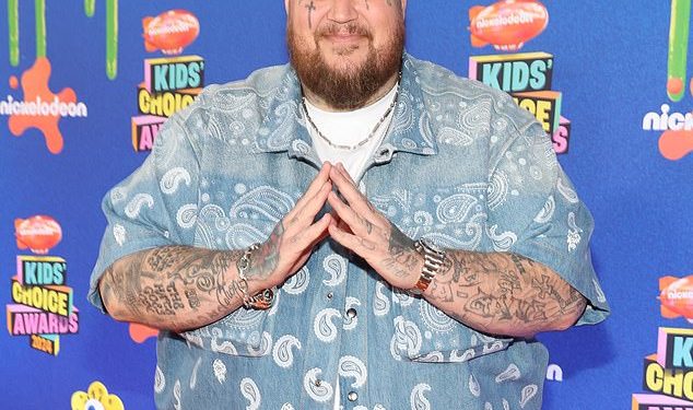 Jelly Roll otkriva da mu je sud naredio da ide u Anonimne alkoholičare kada je imao samo 14 godina