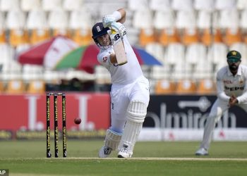 Joe Root postaje najbolji strijelac Engleske na probnom trčanju IKAD – pošto je prestigao Alastaira Cooka od 12.472 u prvom testu protiv Pakistana