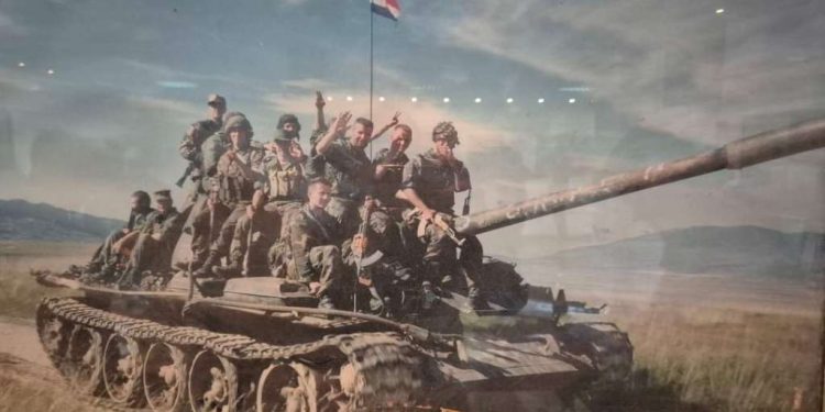 KAO DA JE BILO JUČER: Otvorena izložba ratnih fotografija Oklopne bojne Brigade kralja Tomislava