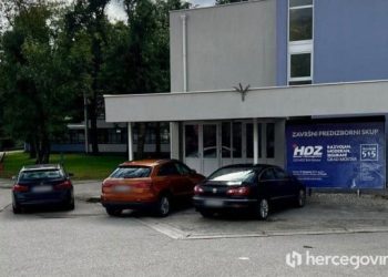 KRŠENJE IZBORNE ŠUTNJE Billboard HDZ-a u krugu biračkog mjesta u Mostaru
