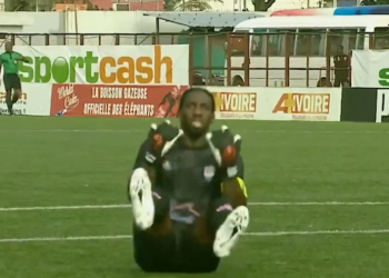 Kakav gol iz slobodnog udarca! Vratar poludi i ovako slavi…