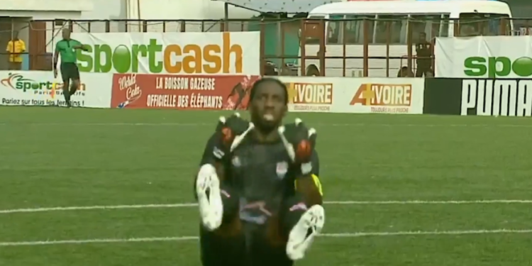 Kakav gol iz slobodnog udarca! Vratar poludi i ovako slavi…