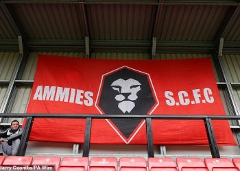 Kako se san Salforda iz klase 92 Man Uniteda srušio s gubicima od 23 milijuna funti, očajničkom potrebom za ulaganjem nakon gubitka milijardera i rizikom od ‘razornog’ ispadanja, piše IAN HERBERT