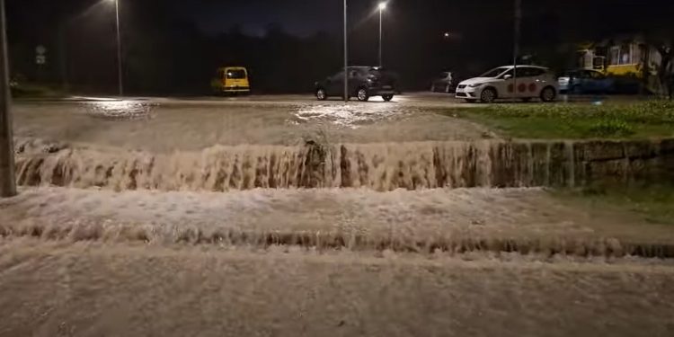 Kaos u prometu u Zagrebu, potop po Hrvatskoj: Ovo su scene s ulica, upaljeni crveni alarmi