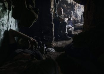 Kijev u rovove šalje kuhare i vozače, a zapovjednici se ubijaju: Koliko još ima do pada?