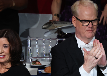 Komičar Jim Gaffigan iznenađujuće puca na Harrisa jer je preskočio ‘Catholic Met Gala’