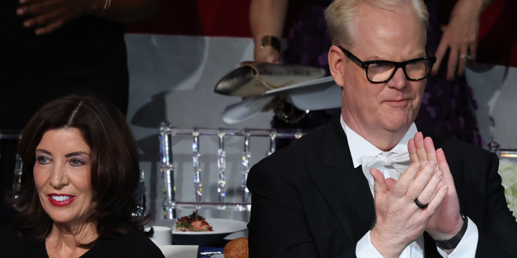 Komičar Jim Gaffigan iznenađujuće puca na Harrisa jer je preskočio ‘Catholic Met Gala’