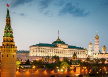 Kremlj reagira na zahtjev Zelenskog za Tomahawk — RT World News