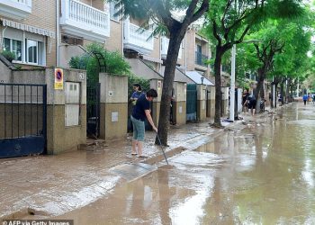 LaLiga ‘razmatra odgodu Valencijinog okršaja s Real Madridom ovog vikenda’ nakon što su razorne poplave ubile više od 50 ljudi