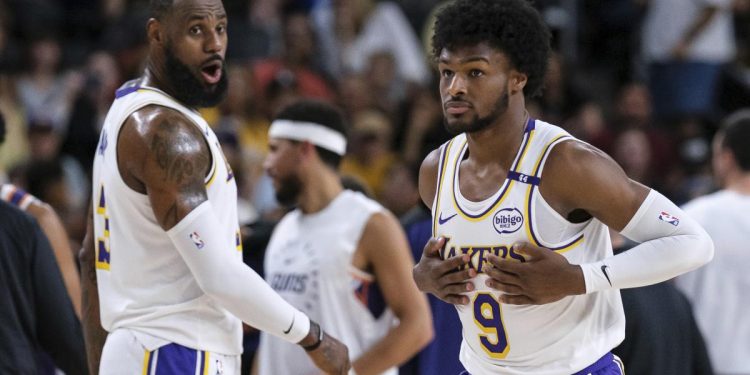 Lakersi, LeBron James na terenu sa sinom Bronnyjem: povijesna NBA predsezona