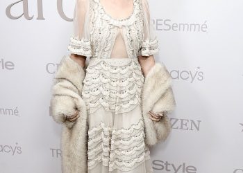 Lana Del Rey bljesne vjenčanim prstenom na prvom glamuroznom događaju otkako se udala za vodiča močvara aligatora Jeremyja Dufrenea