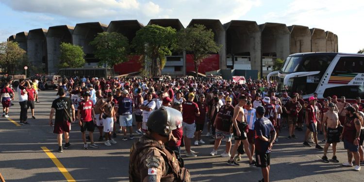 Lanús, navijač, umire ispred stadiona prije utakmice protiv Cruzeira