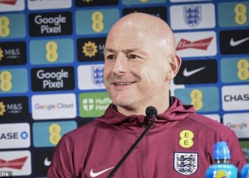 Lee Carsley pokreće čvrstu obranu svoje vatrene taktike protiv Grčke dok tvrdi da Engleska mora eksperimentirati ako želi okončati sušu trofeja