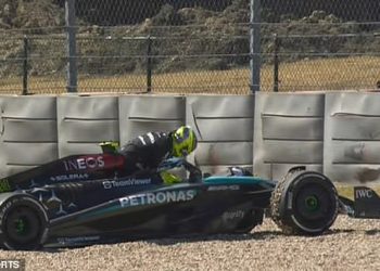 Lewis Hamilton doživio je katastrofu na Velikoj nagradi SAD-a jer se Mercedesova zvijezda srušila u samo trećem krugu