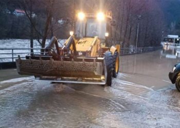 M17 NEPROHODNA Zbog odrona zemlje i kamenja promet obustavljen na cesti Konjic-Jablanica-Mostar
