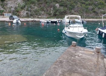 Majstor u Stinici vezao brod točno ispred istezališta