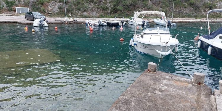 Majstor u Stinici vezao brod točno ispred istezališta