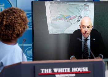 Mayorka grabi vrhunski sushi iz DC Nobua odmah nakon kratkog zaustavljanja u Sjevernoj Karolini koju je pogodio uragan Helene