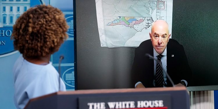 Mayorka grabi vrhunski sushi iz DC Nobua odmah nakon kratkog zaustavljanja u Sjevernoj Karolini koju je pogodio uragan Helene