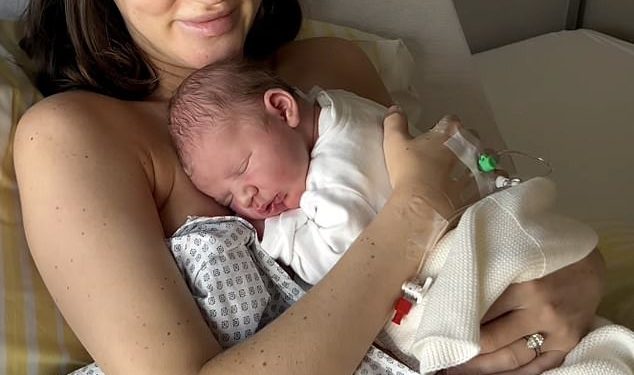 Megan McKenna rodila dječaka! Bivša zvijezda TOWIE dočekala je prvo dijete sa zaručnikom Oliverom Burkeom u Njemačkoj i otkrila njegovo ljupko ime