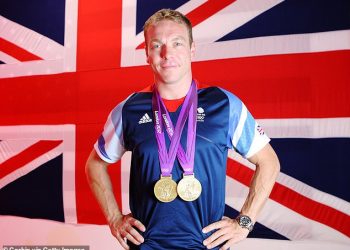 Najljepši trenuci Sir Chrisa Hoya kao biciklističke legende otkrivaju da boluje od raka u terminalnoj fazi: od osvajanja svog prvog olimpijskog zlata 2004. za tisućinku sekunde do suza na domaćim Igrama nakon rekordne pobjede