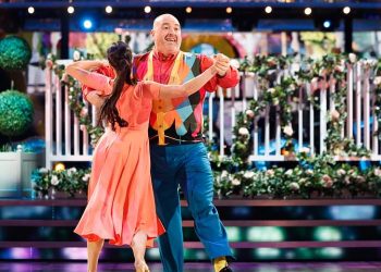 Najnovije novosti iz tjedna Strictly Come Dancing Halloween dok Jamie Borthwick i Montell Douglas žele ponovno zapaliti rivalstvo na vrhu ljestvice, dok slavne osobe pokušavaju izbjeći ples iz noćne more