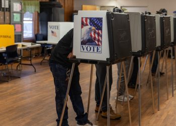 ‘Najprecizniji svjetski ekonomist’ predviđa ishod izbora u SAD-u — RT World News