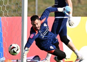 Najteža večer sjajnog hrvatskog vratara: Vatreni primio ukupno osam golova, njegov klub pometen iz Europe